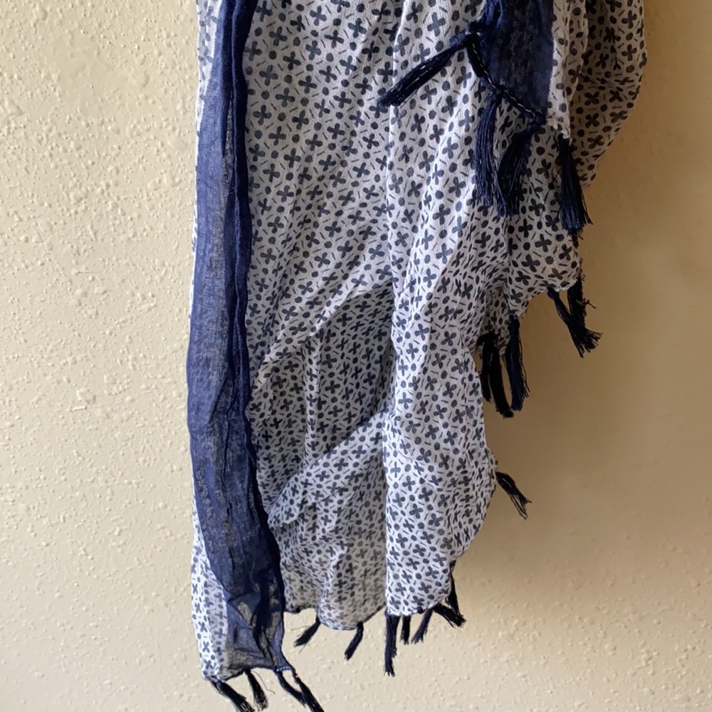 Scarf - Picture 2 of 3